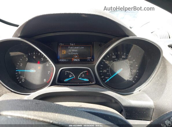 1FMCU0GD0HUE64500 2017 FORD ESCAPE Red Widok tylnych siedzeń