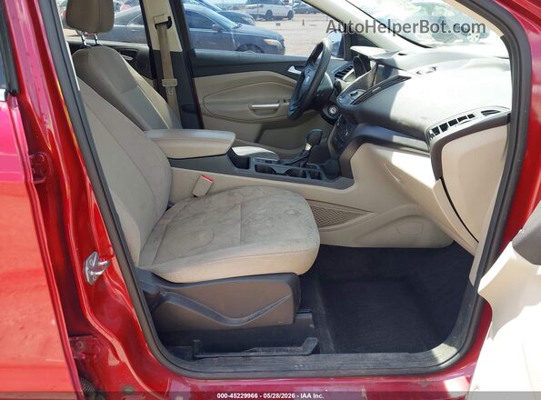 1FMCU0GD0HUE64500 2017 FORD ESCAPE Red Widok wnętrza z przodu