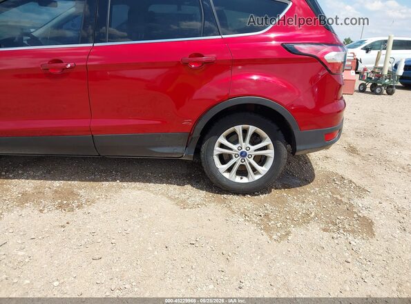 1FMCU0GD0HUE64500 2017 FORD ESCAPE Red Widok z przodu