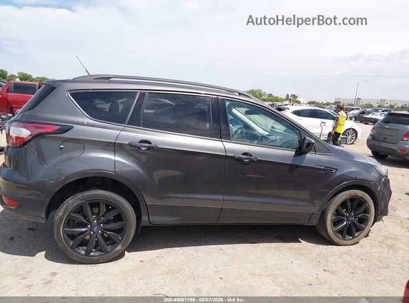 1FMCU0GD1HUC31516 2017 FORD ESCAPE Gray Widok wnętrza z tyłu