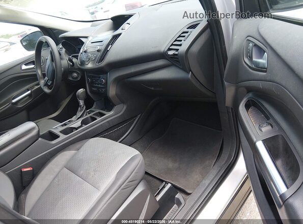 1FMCU0GD2HUF01885 2017 FORD ESCAPE Silver Սալոնի դիմացի տեսք