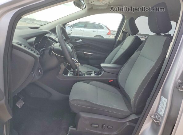 1FMCU0GD2JUC32566 2018 FORD ESCAPE Серебряный Вид салона спереди
