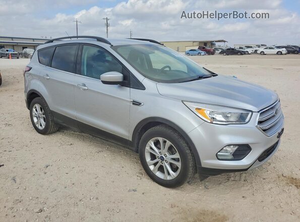 1FMCU0GD2JUC32566 2018 FORD ESCAPE Серебряный Передняя правая четверть