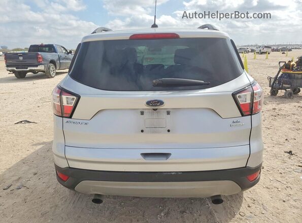 1FMCU0GD2JUC32566 2018 FORD ESCAPE Серебряный Вид сзади