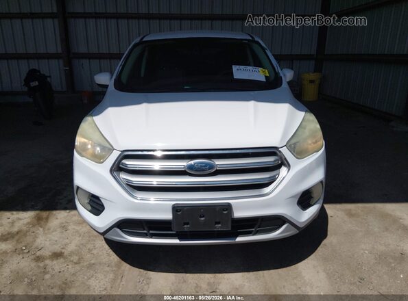 1FMCU0GD3HUC98229 2017 FORD ESCAPE White Вид задньої частини салону