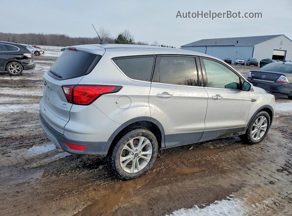 1FMCU0GD3KUB51867 2019 FORD ESCAPE Серебряный Задняя правая четверть