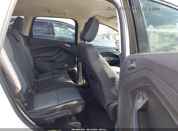 1FMCU0GD4JUA00700 2018 FORD ESCAPE White Widok naklejki z numerem VIN