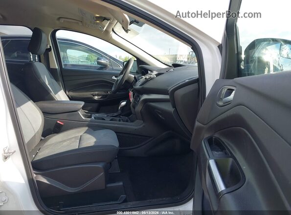 1FMCU0GD4JUA00700 2018 FORD ESCAPE White Widok wnętrza z przodu