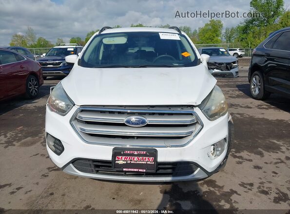 1FMCU0GD4JUA00700 2018 FORD ESCAPE White Widok zestawu wskaźników