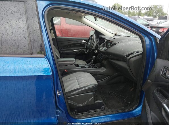 1FMCU0GD5HUD58236 2017 FORD ESCAPE Синий Вид салона спереди
