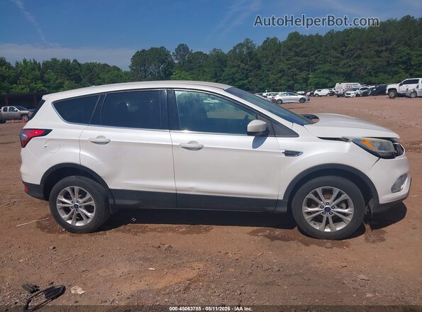 1FMCU0GD5HUE37860 2017 FORD ESCAPE White Вид задньої частини салону