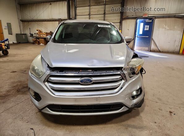 1FMCU0GD6HUC48814 2017 FORD ESCAPE Silver Widok z przodu