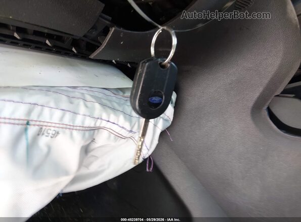 1FMCU0GD7HUD26551 2017 FORD ESCAPE Gray Widok deski rozdzielczej