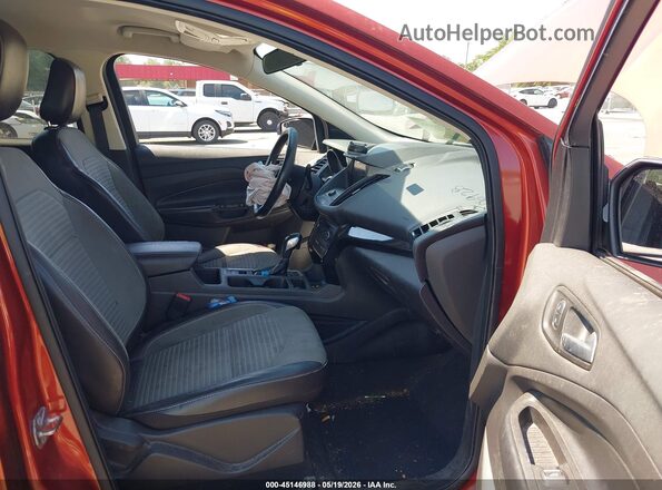 1FMCU0GD7KUA06928 2019 FORD ESCAPE Оранжевый Вид салона спереди