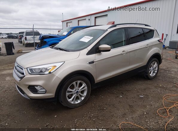 1FMCU0GD9HUC33188 2017 FORD ESCAPE Gold წინა მარცხენა ხედი სამი მეოთხედიდან