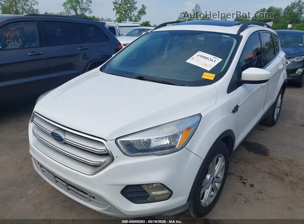 1FMCU0GD9JUB61771 2018 FORD ESCAPE White Widok z przodu