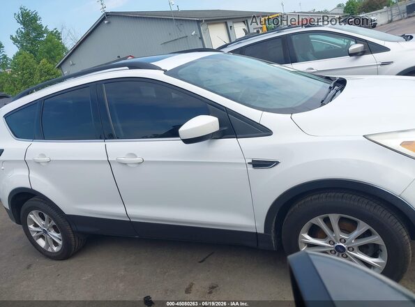 1FMCU0GD9JUB61771 2018 FORD ESCAPE White Widok wnętrza z tyłu