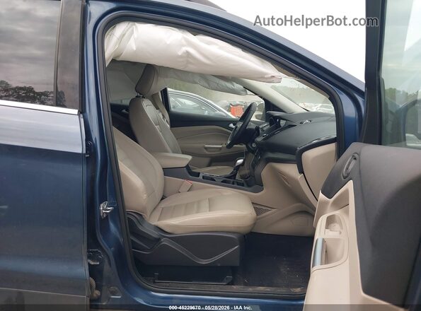 1FMCU0HD0JUB03580 2018 FORD ESCAPE Синий Вид салона спереди