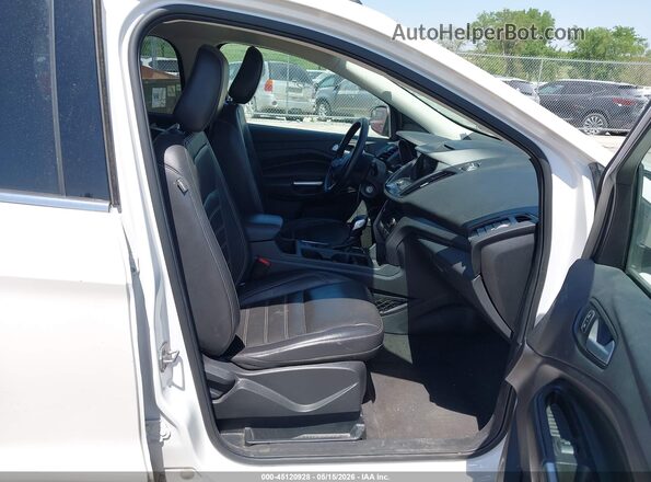1FMCU0HD7JUD27946 2018 FORD ESCAPE White Front interior view