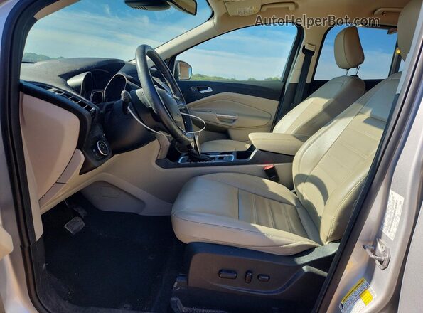 1FMCU0HD8KUB30883 2019 FORD ESCAPE Серебряный Вид салона спереди