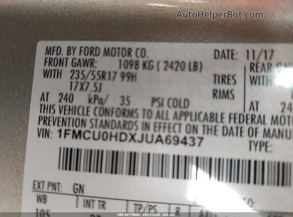 1FMCU0HDXJUA69437 2018 FORD ESCAPE Gold Widok komory silnika