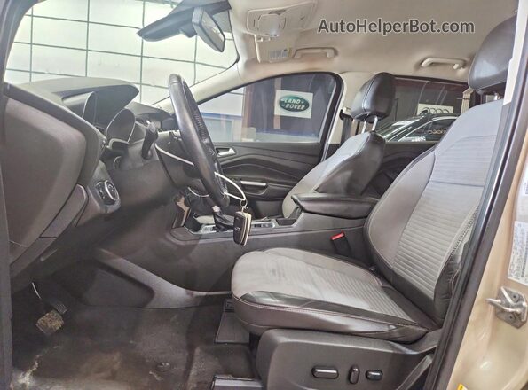 1FMCU0JD4HUC04836 2017 FORD ESCAPE Gold Вид салону спереду