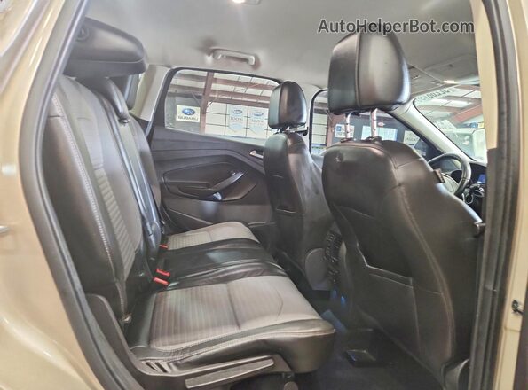 1FMCU0JD4HUC04836 2017 FORD ESCAPE Gold Вид задньої частини салону