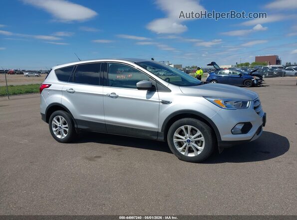 1FMCU9G91KUC08566 2019 FORD ESCAPE Silver Widok wnętrza z tyłu