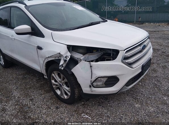 1FMCU9G92HUA26321 2017 FORD ESCAPE White Widok z przodu