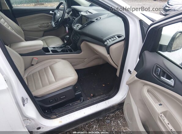 1FMCU9G92HUA26321 2017 FORD ESCAPE White Widok wnętrza z przodu