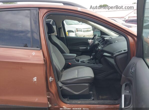 1FMCU9G95HUB43990 2017 FORD ESCAPE Brown წინა სალონის ხედი