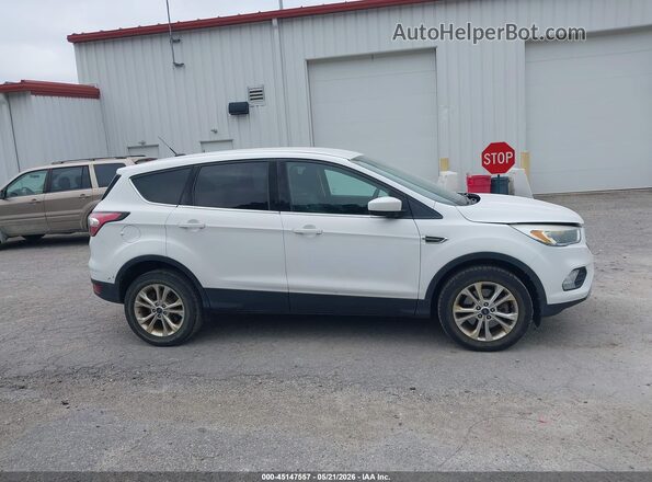 1FMCU9GD1HUA86336 2017 FORD ESCAPE White Widok wnętrza z tyłu
