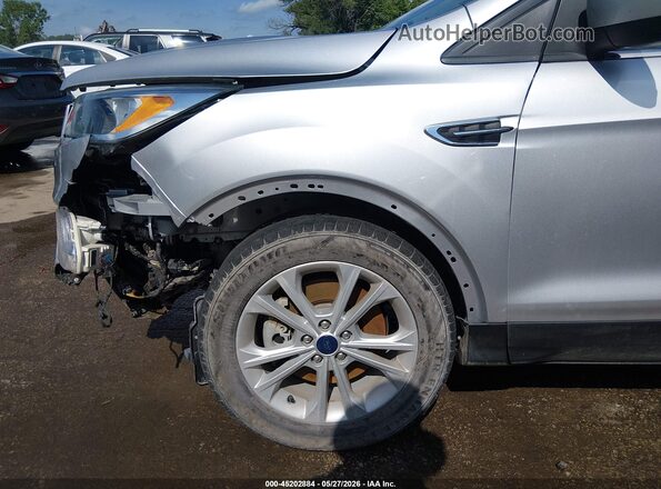 1FMCU9GD2HUC25454 2017 FORD ESCAPE Silver Widok z przodu
