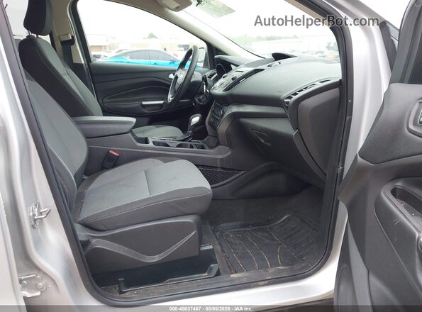 1FMCU9GD5JUC37393 2018 FORD ESCAPE Gray Widok wnętrza z przodu