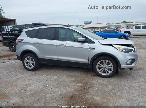 1FMCU9GD5JUC37393 2018 FORD ESCAPE Gray Widok wnętrza z tyłu