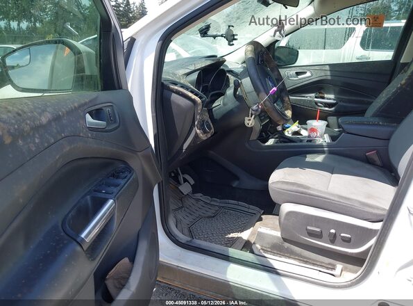 1FMCU9GD8HUE49196 2017 FORD ESCAPE Белый Вид салона спереди