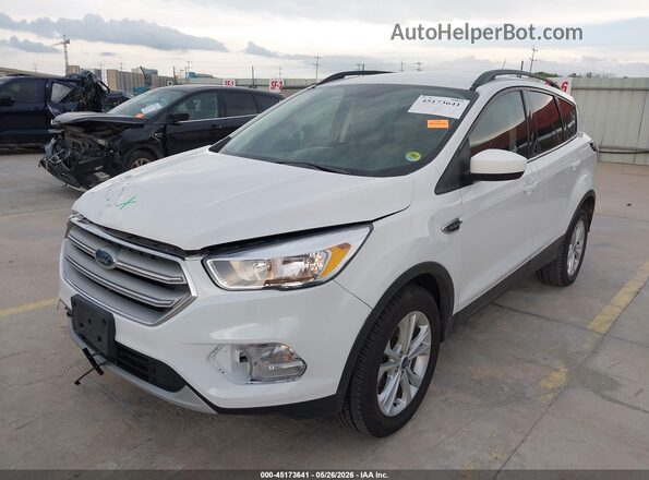1FMCU9GD8JUC12746 2018 FORD ESCAPE Белый Передняя левая четверть