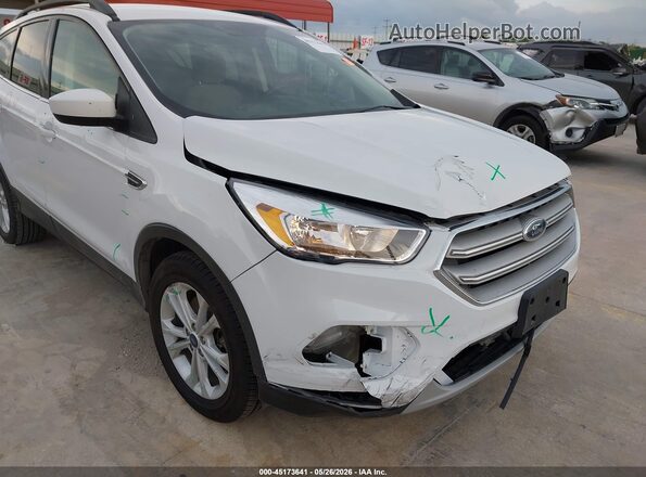 1FMCU9GD8JUC12746 2018 FORD ESCAPE Белый Вид спереди