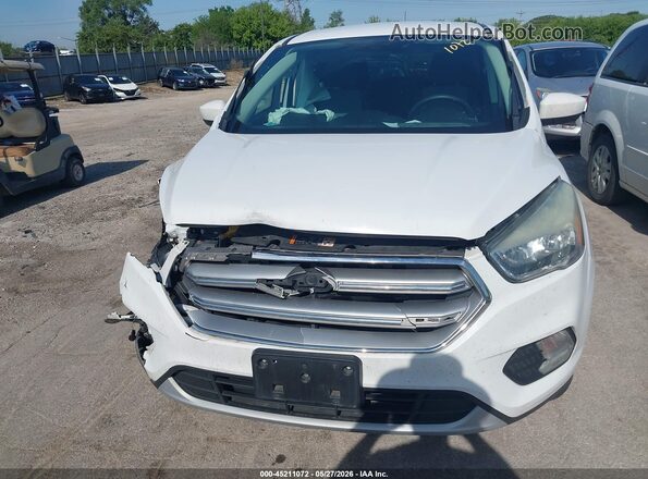1FMCU9GD9HUB03478 2017 FORD ESCAPE Белый Вид панели приборов