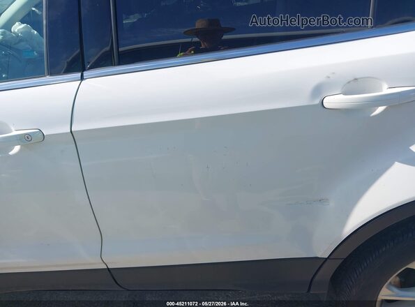 1FMCU9GD9HUB03478 2017 FORD ESCAPE Белый Вид задней части салона