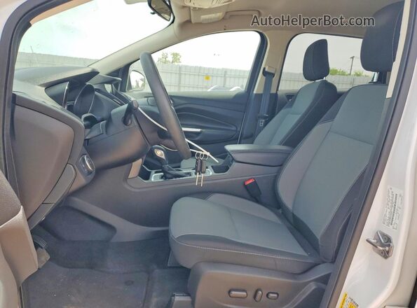 1FMCU9GD9JUC06499 2018 FORD ESCAPE White Вид салону спереду