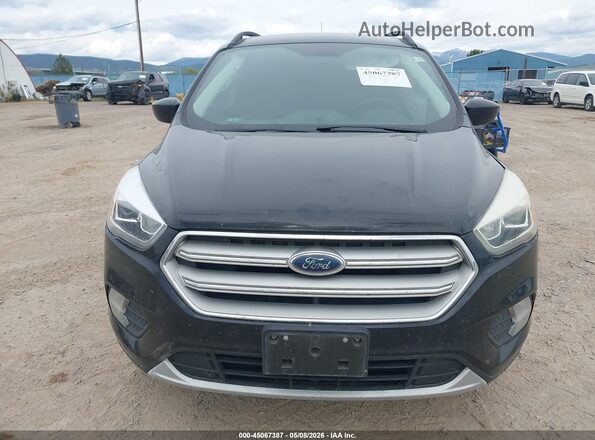 1FMCU9HD1JUD05686 2018 FORD ESCAPE Черный Вид щитка приборов