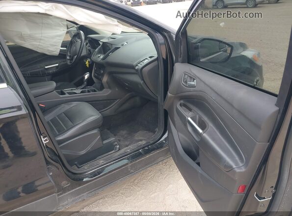 1FMCU9HD1JUD05686 2018 FORD ESCAPE Черный Вид салона спереди