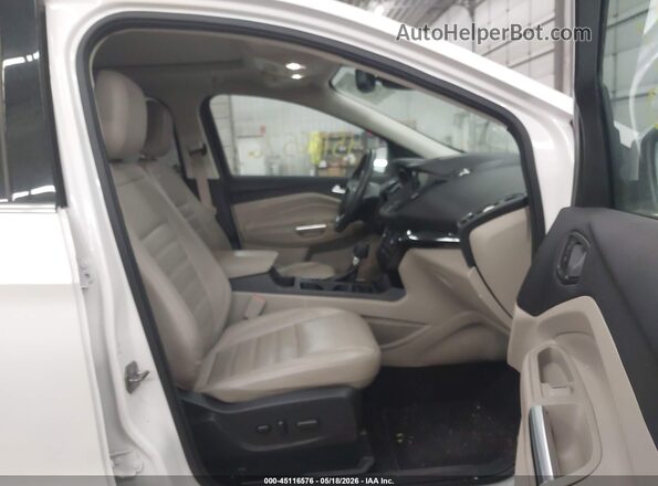 1FMCU9J93JUB35949 2018 FORD ESCAPE White Widok wnętrza z przodu