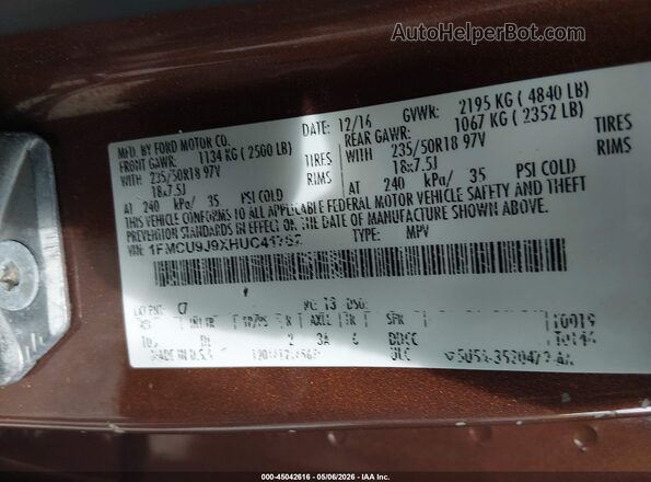1FMCU9J9XHUC41762 2017 FORD ESCAPE Orange Engine compartment view