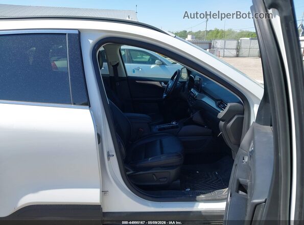 1FMCU9J9XMUA12394 2021 FORD ESCAPE Белый 