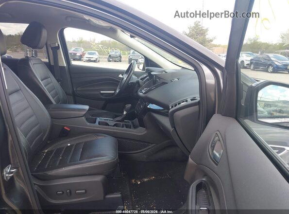 1FMCU9JD7HUE21253 2017 FORD ESCAPE Gray Widok wnętrza z przodu