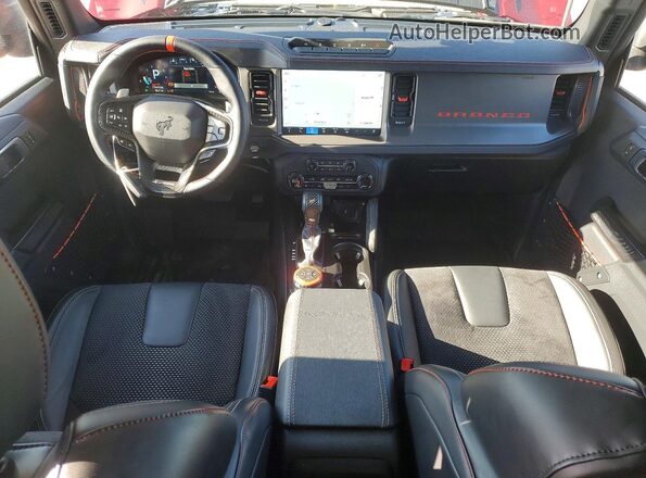1FMEE0RR9SLB11183 2025 FORD BRONCO Burgundy Vista del salpicadero