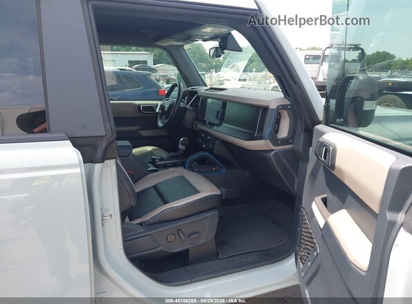 1FMEE5DP3PLB86746 2023 FORD BRONCO Gray Вид салону спереду