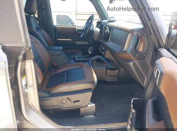 1FMEE5DP6PLB48198 2023 FORD BRONCO Gray Вид салону спереду